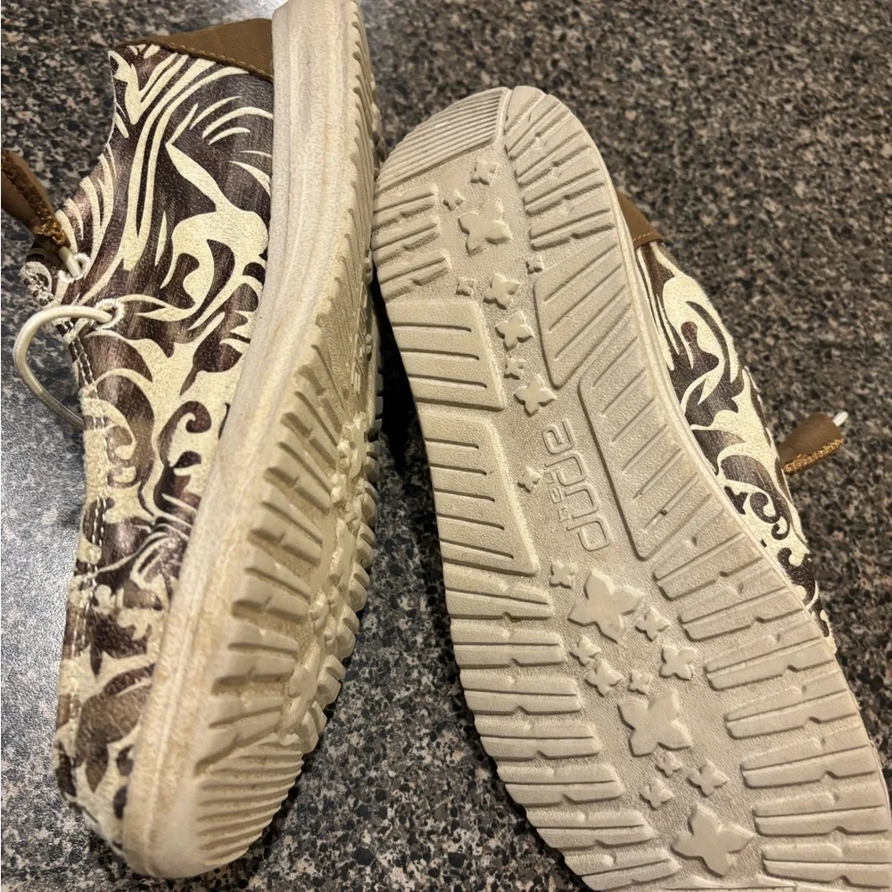 Womens embossed Hey Dudes - Picture 3 of 5